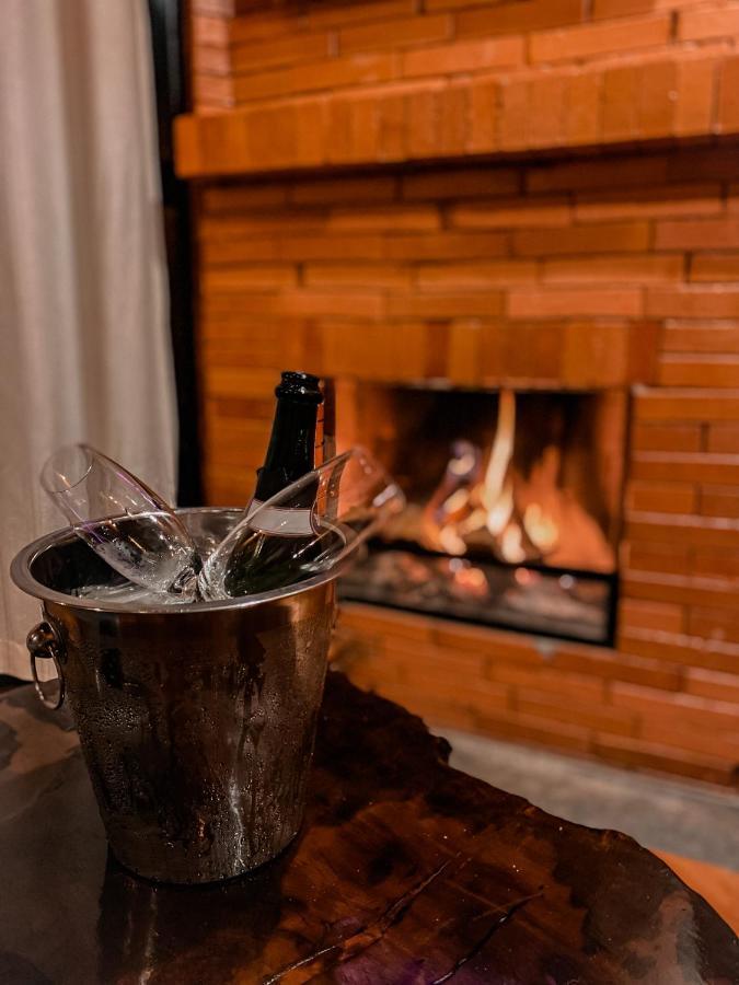 Chale Romantico Com Banheira De Hidromassagem E Lareira Bom Retiro  Εξωτερικό φωτογραφία